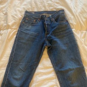 Levi’s 501 medium/dark wash jeans size 27